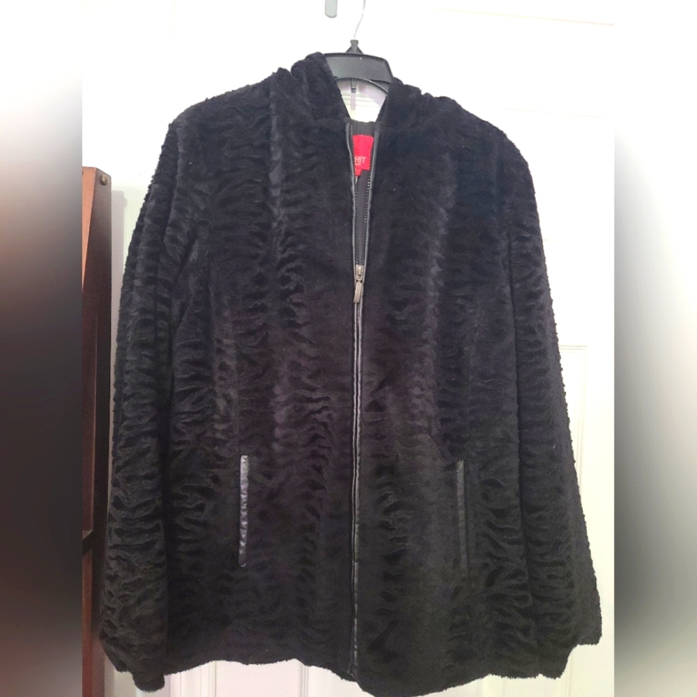 Esprit Women’s Velvet lined full zip up jacket Size M Black